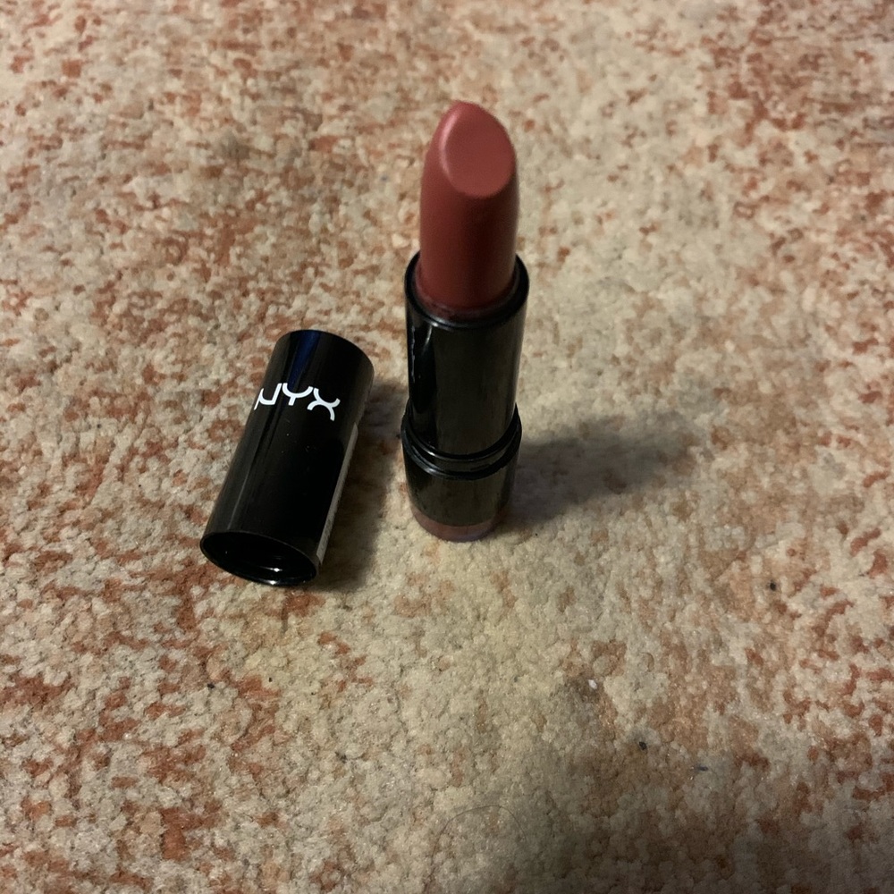 NEW! NYX Professional Makeup - Round Lipstick in COCOA - Rich Mauve